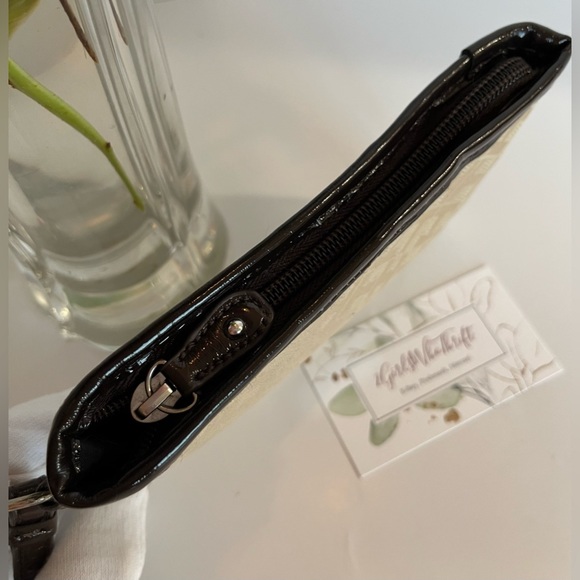 TOMMY HILFIGER Wristlet Signature Pouch Wallet Beige/Brown Patent - Picture 4 of 11